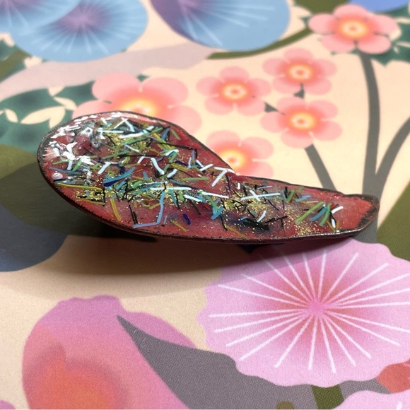 vintage enamel on copper quotation mark shaped brooch pink confetti - Picture 3 of 9